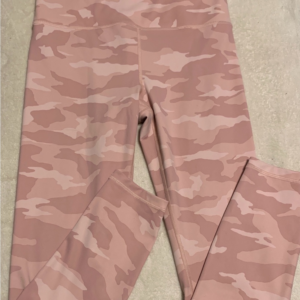 Athleta Elation Camo 7/8 Tight Leggings Sz S Pink Camouflage EUC